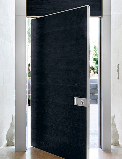 Interni-onesti-oikos-synua-puertas-blindadas-grandes-dimensiones-pivote-vertical-02
