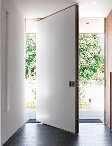 Interni-onesti-oikos-synua-puertas-blindadas-grandes-dimensiones-pivote-vertical-09
